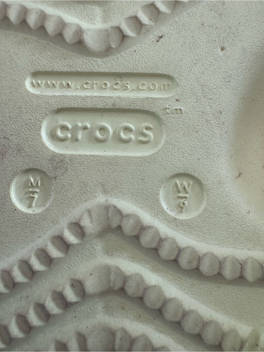CROCS mens size 7 Yellow Clog with Red Zip Pouch and Multicolor Strap - Picture 5 of 5